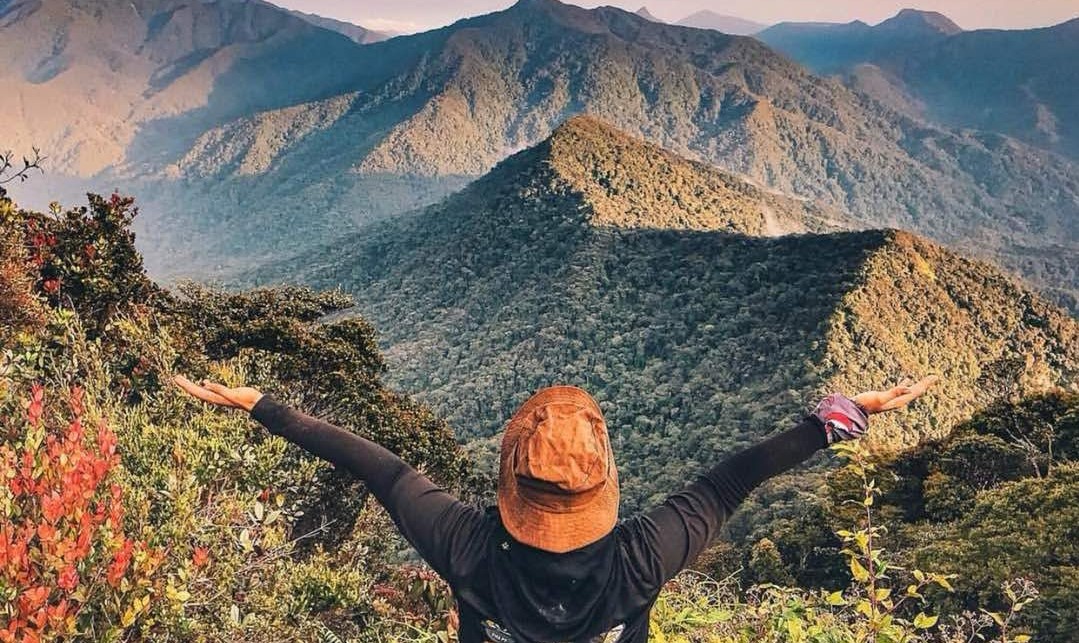 hiking in yong belar mount